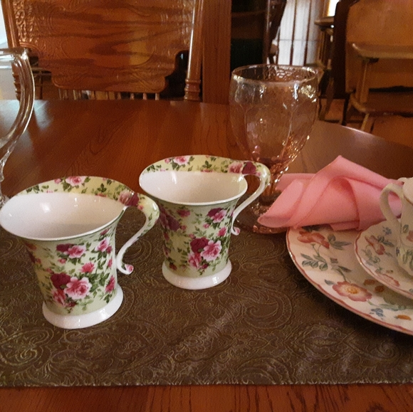 VINTAGE GNA FINE ITALIAN DESIGN PORCELAIN CUPS, ROSE PATTERN - Picture 16 of 16